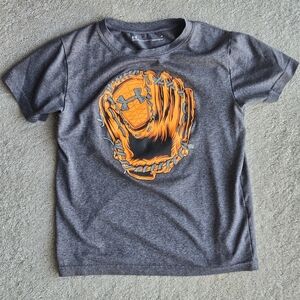 Under Armour Boys Gray Short Sleeve Tee Baseball Glove Graphic Heat Gear Athleti